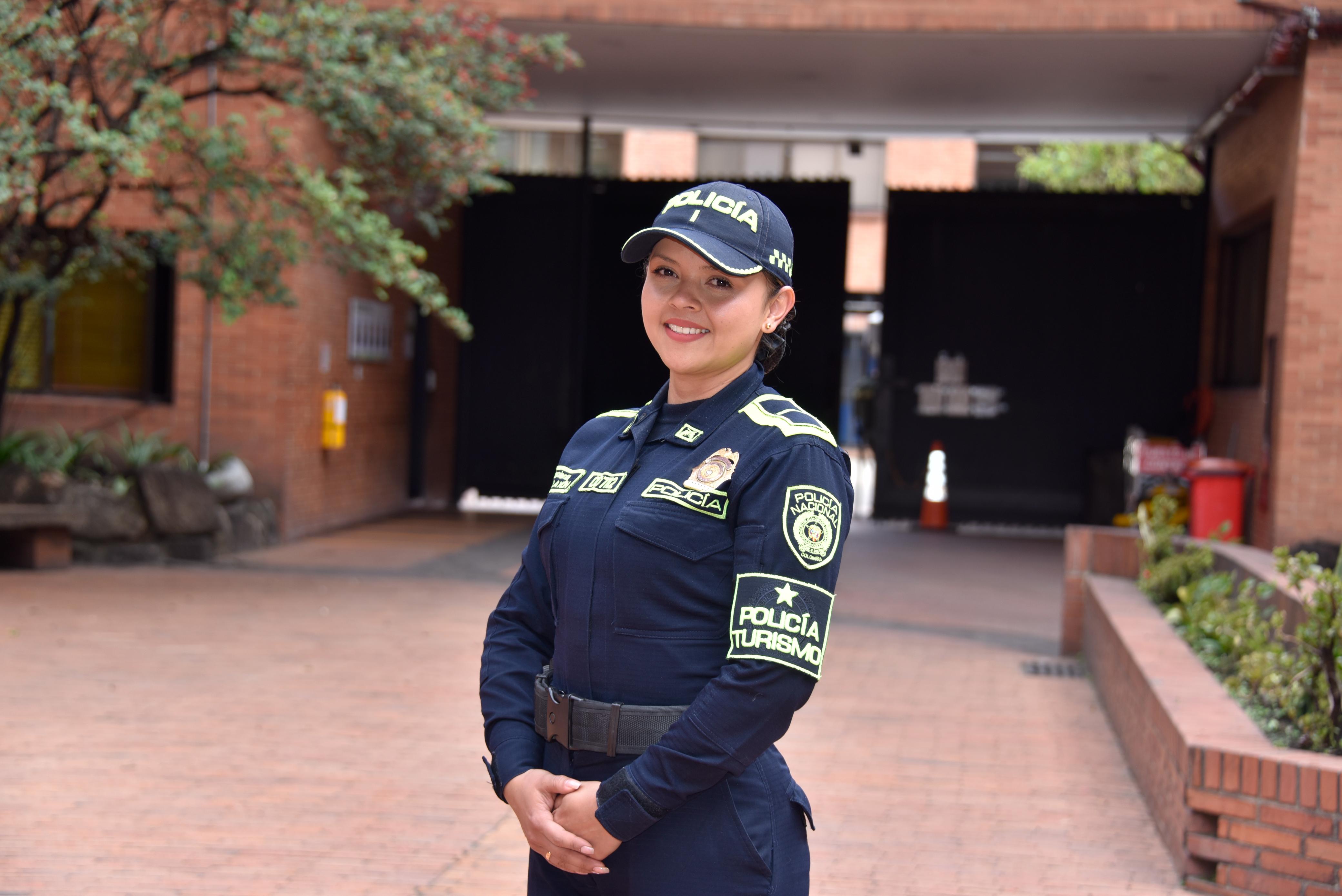 uniforme polic&iacute;a turismo