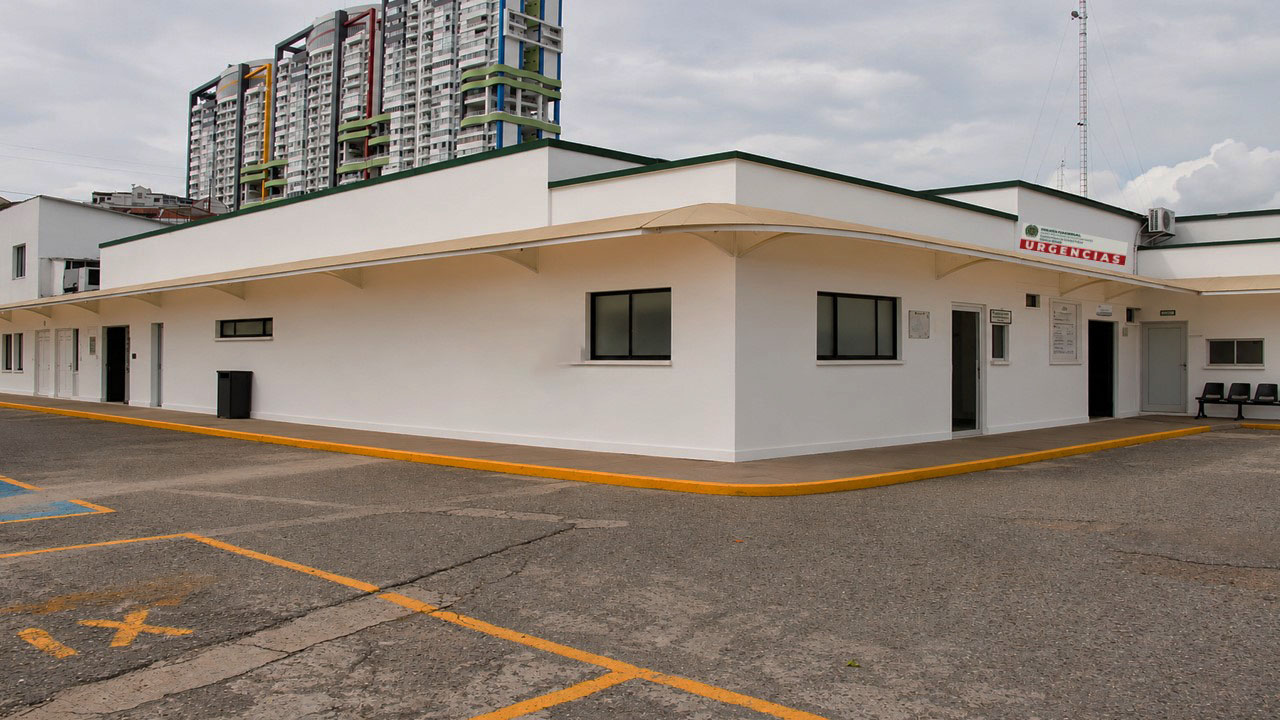 fachada_letrero_urgencias