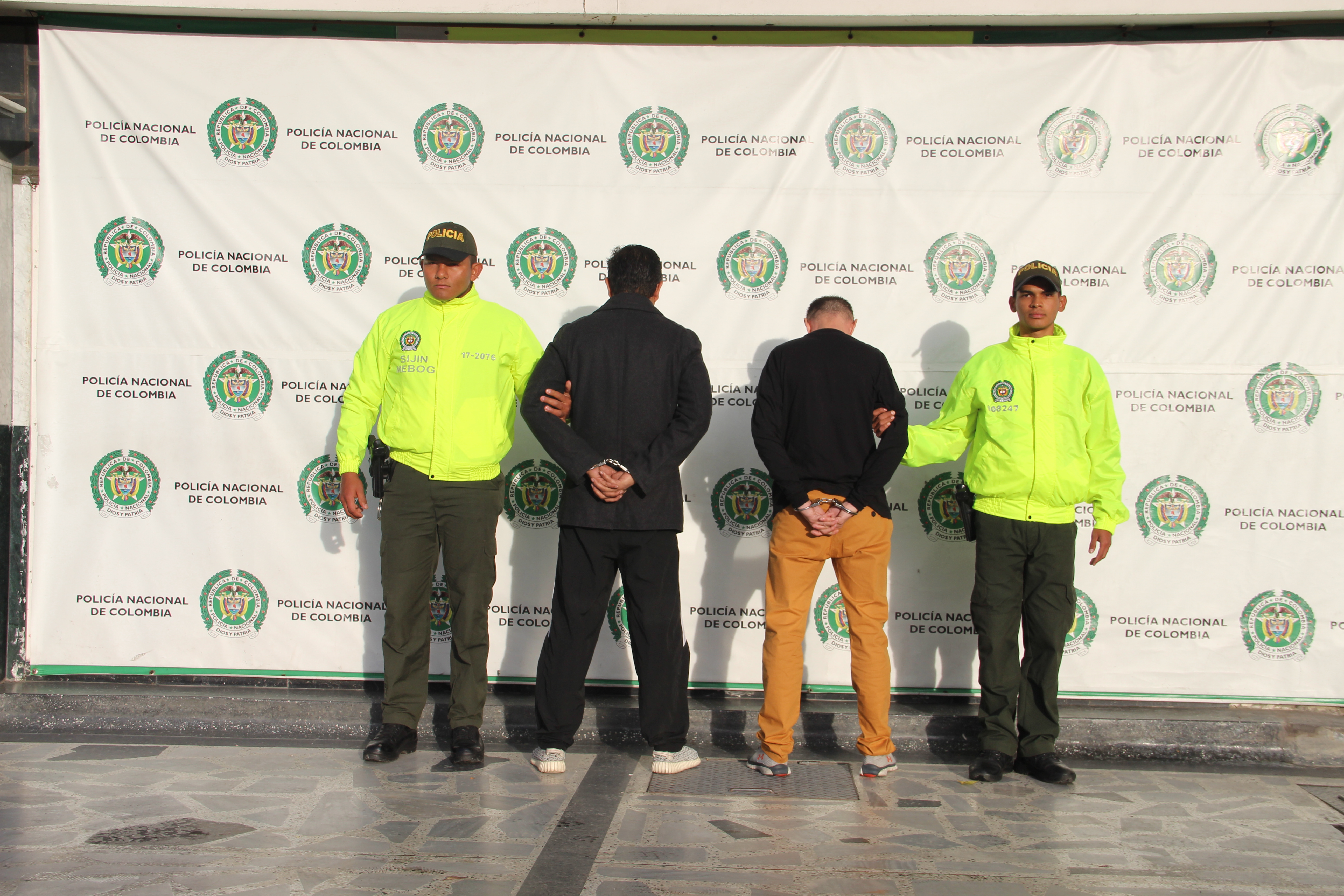 02-11-2017-policía-captura-los-domiciliarios-en-engativá