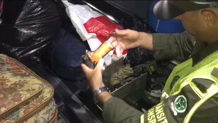 Policía-captura-dos-sujetos-con-armas-en-el-occidente-de-antioquia-1