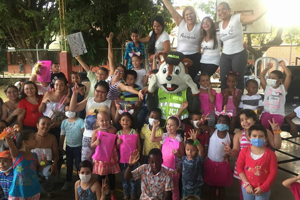 Policía celebra mes de los niños en tratamiento médico oncológico