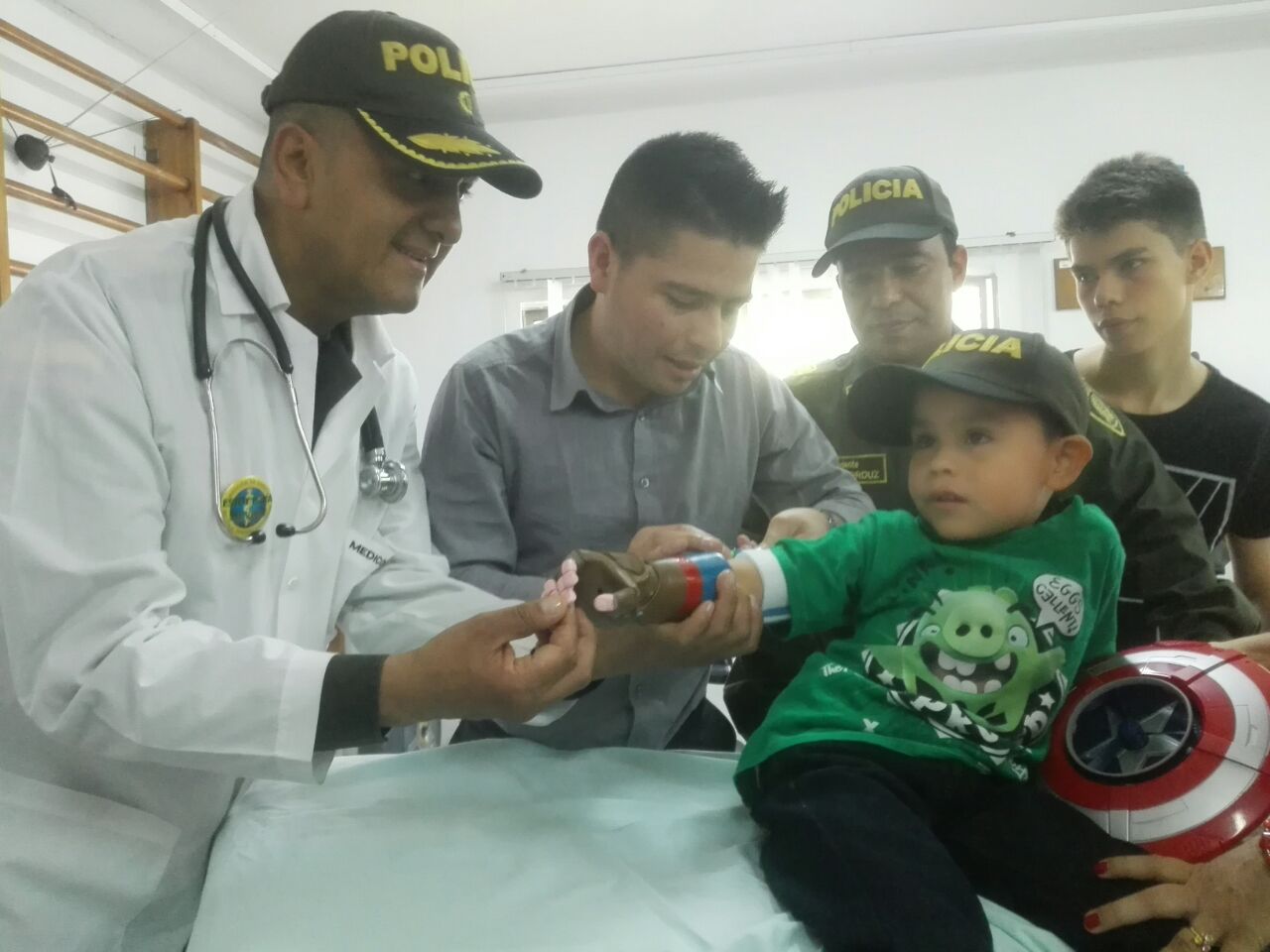 El mejor regalo de navidad, Policia-Santander