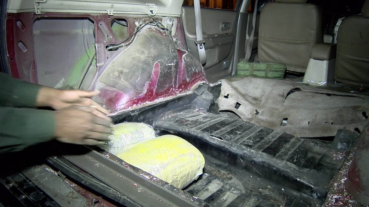 estupefacientes_camuflados_dentro_camioneta