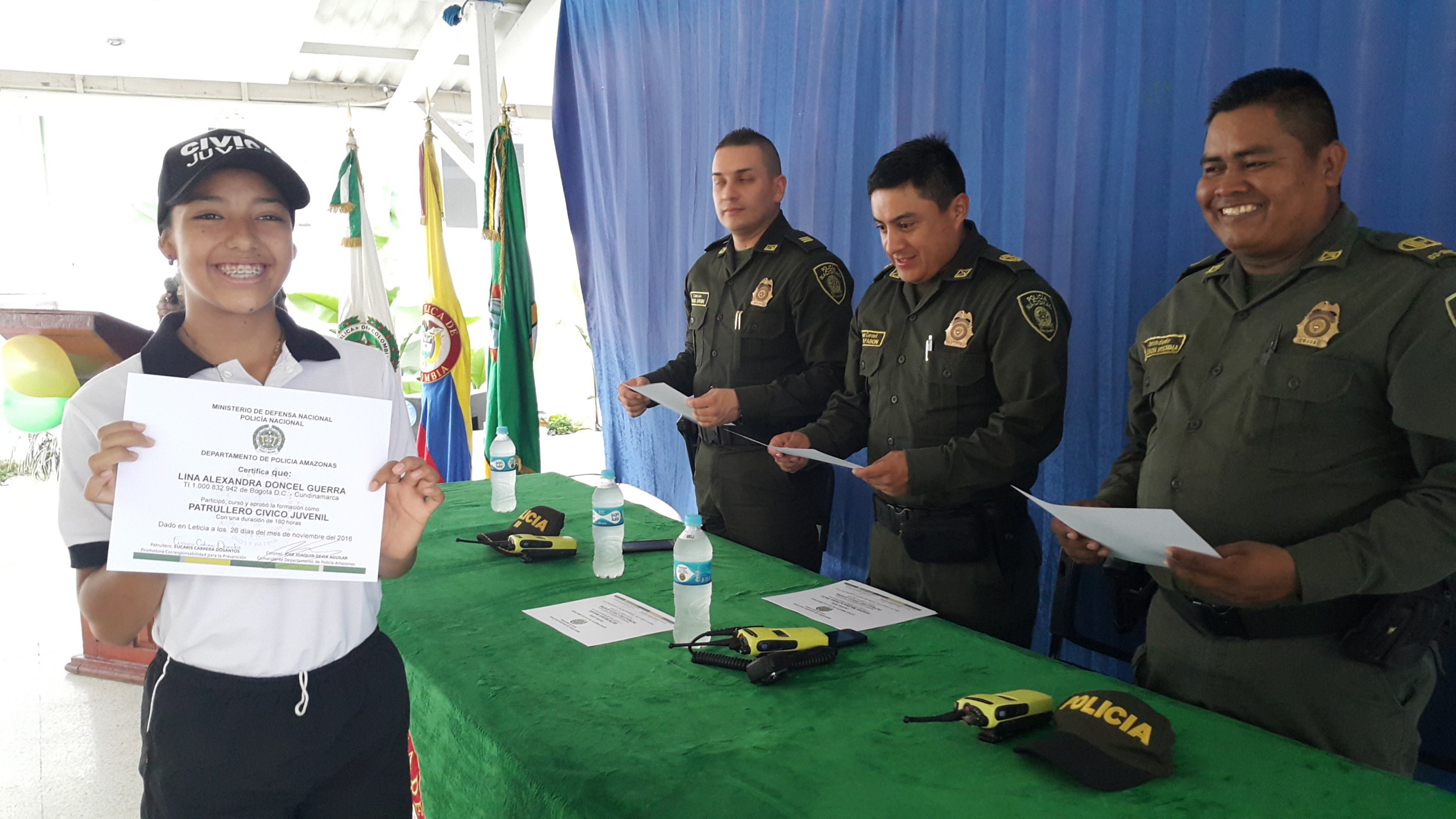 niños de la Policía Civil Juvenil para Leticia