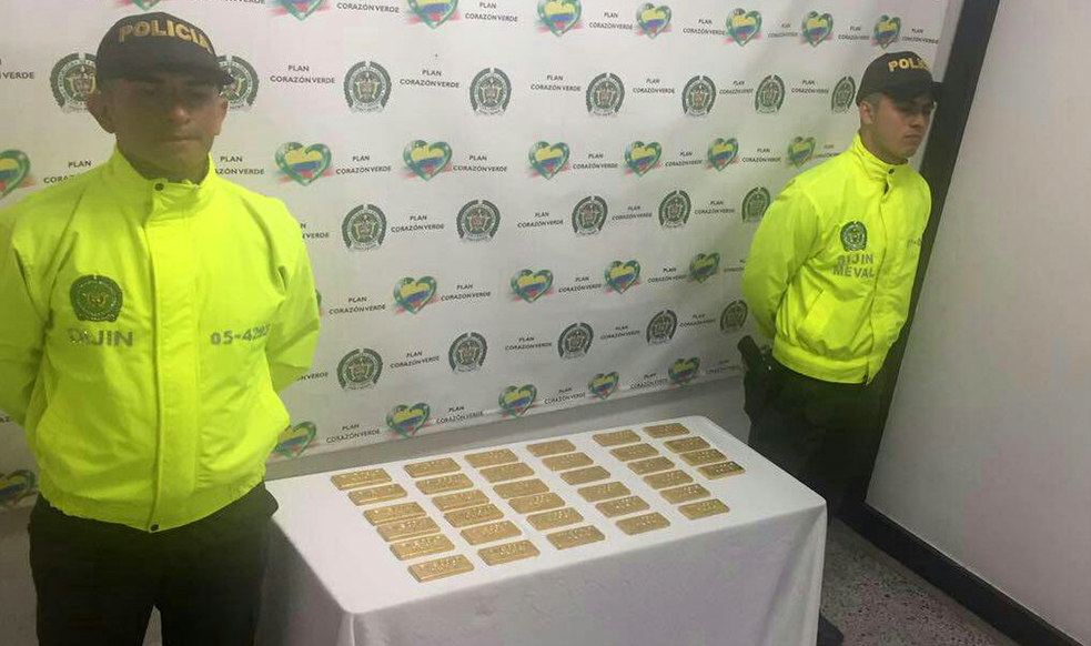 Policía incautó 34 lingotes de oro 