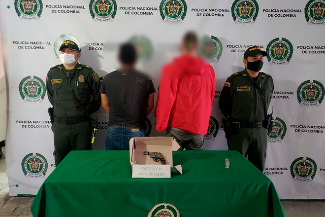 Dos capturados por porte ilegal de armas de fuego y un vehículo inmovilizado