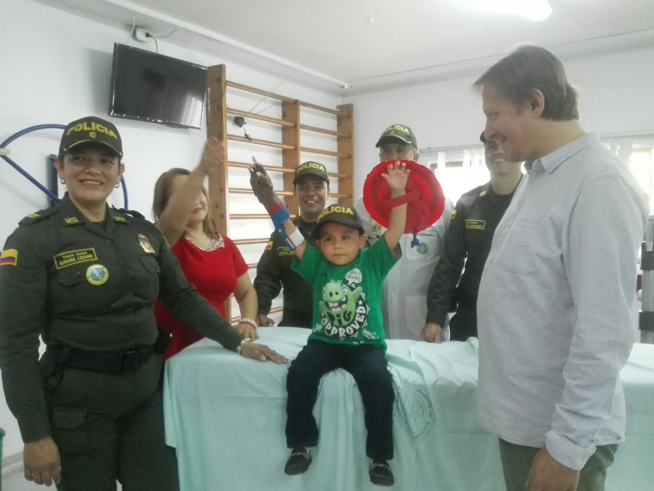 El mejor regalo de navidad, Policia-Santander