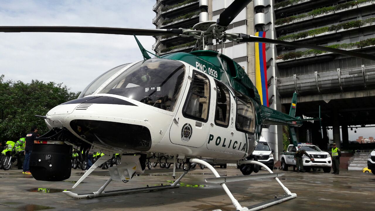 Director de la Policía entrega 100 nuevos policías y helicóptero para seguridad de Medellín 