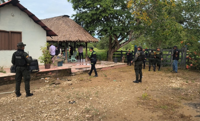 funcionarios policiales en zona rural