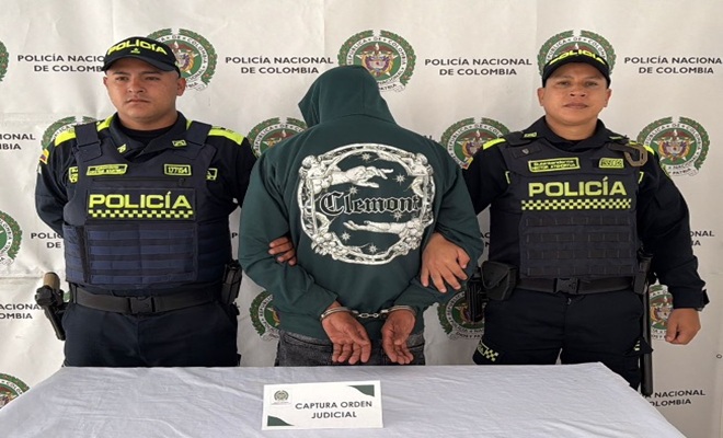 Dos Polic&iacute;as con persona capturada por extorsi&oacute;n 