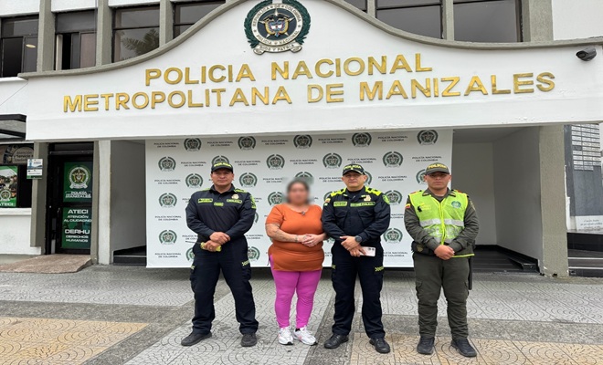 tres policías, una ciudadana 