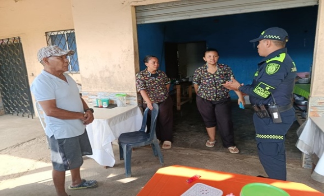 uniformados realizando campañas de prevencia la delito 