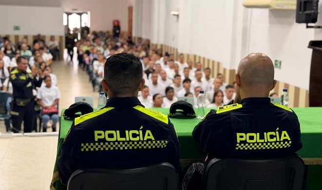 Integrantes de la institución participan en el acto de bienvenida de los jóvenes que prestarán su servicio en el departamento de Santander