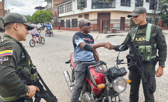 Policías con la comunidad