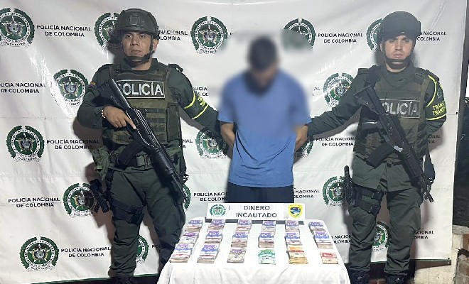 Dos polic&iacute;as de La Seccional de Tr&aacute;nsito y Transporte del Departamento de Polic&iacute;a Cauca, incaut&oacute; $74.000.000 los cuales presuntamente podr&iacute;an ser utilizados para financiar actividades il&iacute;citas