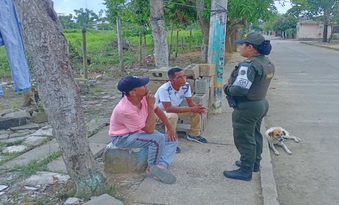 En el barrio 24 de Mayo, la Policía llevó un mensaje urgente y necesario, la violencia intrafamiliar no se calla, se previene y se enfrenta juntos.