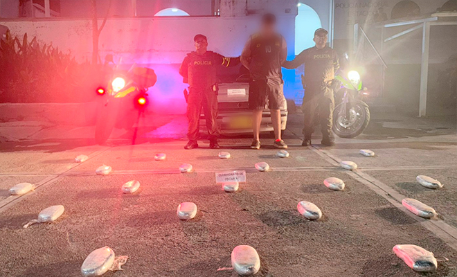 Policía Nacional en Santander a través de la Seccional de Tránsito y Transporte, presenta la captura de un hombre y la incautación de más de 21 kilogramos de clorhidrato de cocaína durante un procedimiento de control realizado en jurisdicción del municipio de El Playón.
