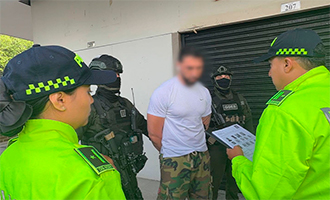 Lectura de derechos del capturado a alias "El Francés".