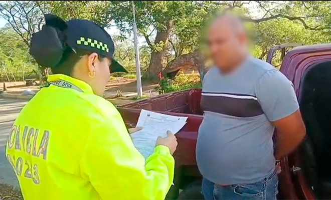 Polic&iacute;a realiza lectura derechos del capturado a alias "Gordo Pe&ntilde;a".