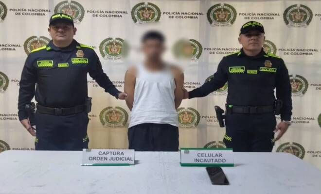 Dos polic&iacute;as y un capturado
