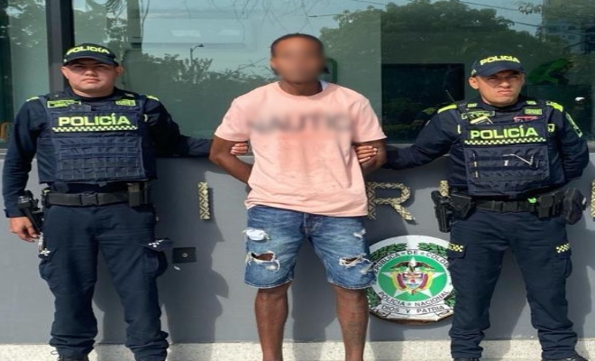 Dos polic&iacute;as, un capturado