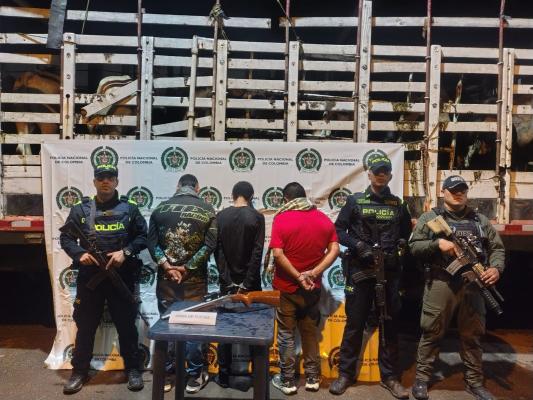 Tres_capturados_por_abigeato_y_recuperados_33_semovientes_en_custodia_de_dos_uniformados_del_Modelo_de_Servicio_de_Policia_y_un_uniformado_del_Grupo_de_Operaciones_Especiales