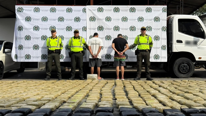 Tres polic&iacute;as y dos ciudadanos capturados por tr&aacute;fico de estupefacientes