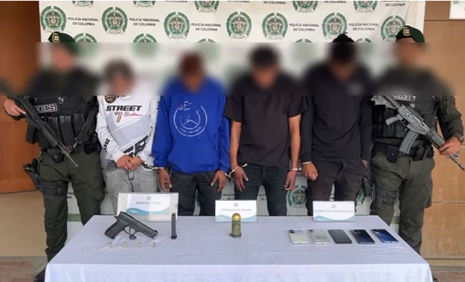 2 uniformados del grupo GOES y 4 capturados