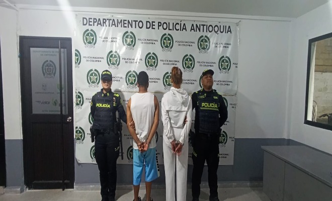Polic&iacute;as custodian dos capturados