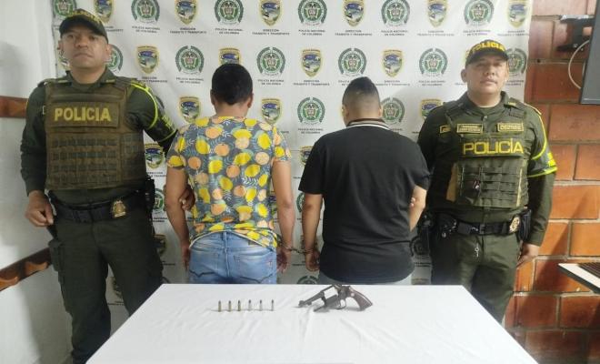 Capturados con rev&oacute;lver durante operativo en San Alberto