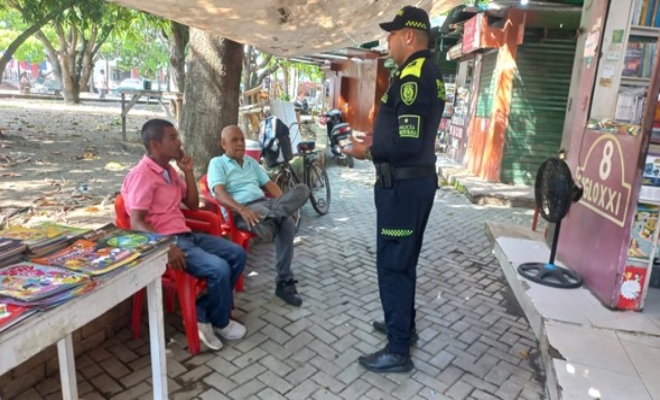 Uniformados realizando campañas contra el delito 