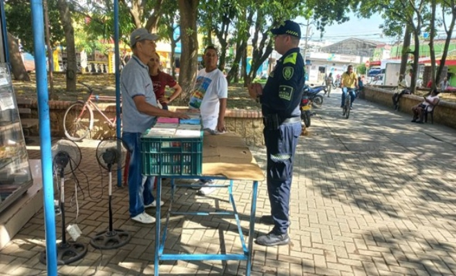 Uniformados realizando campañas contra el delito 