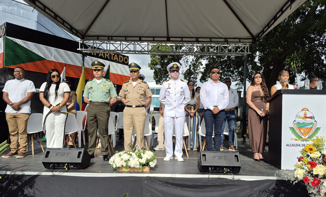 Comandantes de las fuerzas militares y de Policía en actos protocolarios del 20 de Julio en el municipio de Apartado