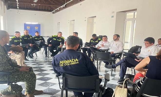 14 funcionarios p&uacute;blicos entre ellos funcionarios de diferentes fuerzas, gobernaci&oacute;n y alcald&iacute;a municipal que participaron del comit&eacute; de orden p&uacute;blico.