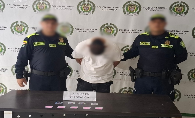 dos uniformados de la Policía Nacional  capturaron a un ciudadano por el delito de trafico fabricación o porte de estupefaciente al sur de la ciudad de Montería