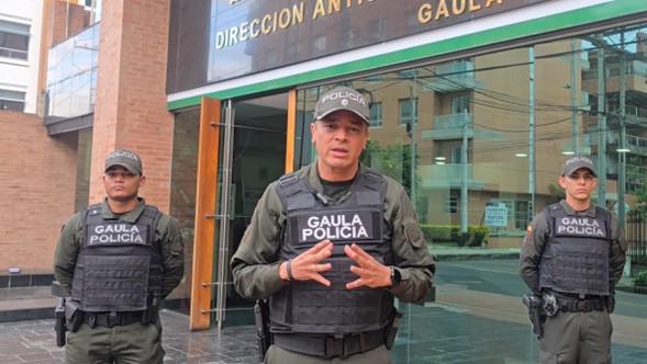 Coronel Edgar Andr&eacute;s Correa Tob&oacute;n y dos funcionarios de la Polic&iacute;a Nacional