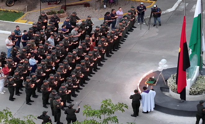 velatón en homenaje a la memoria del Subintendente Andrés Felipe De la Hoz