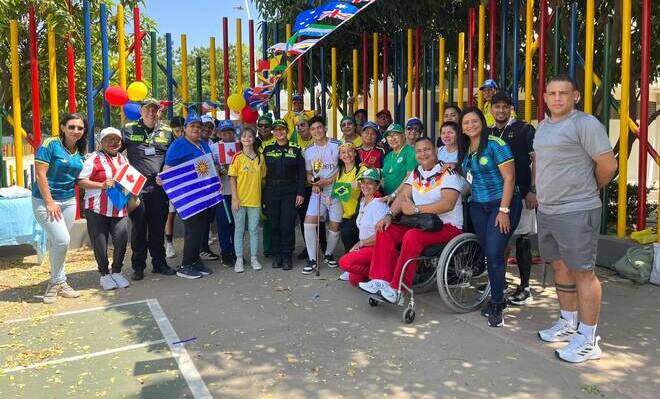 Un grupo de usuarios de Magdalena posa en la celebraci&oacute;n del mundial de la salud