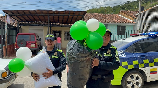 Entrega de ayudas seccional de protección Santander