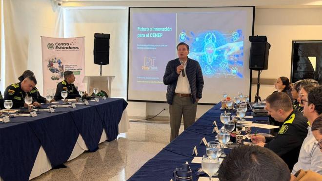 Exposición de la metodología presentada por el conferencista durante el taller de planeación 