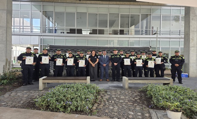 Foto final con los diplomas