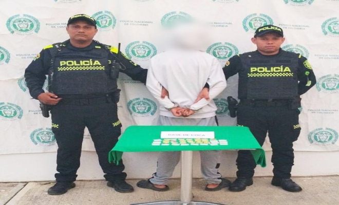 dos uniformados  de la Policía nacional  y una persona en calidad de capturado por el delito Tráfico, fabricación o porte de estupefacientes 