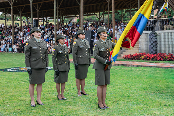 Funcionarios de la Polic&iacute;a Nacional en el d&iacute;a de Graduaci&oacute;n t&eacute;cnicos profesionales 