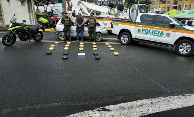 La Seccional de Tránsito descubre caleta con 46 kilos de base de coca en un vehículo 