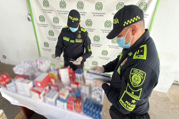 Policía Fiscal y Aduanera incauta medicamentos de contrabando