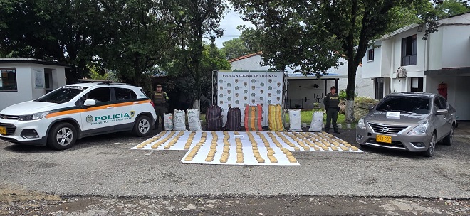 Incautación de estupefaciente en vehículo hurtado