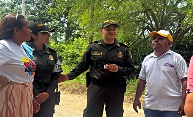 La jornada de ornato, siembra y olla comunitaria fortaleció los lazos entre la Policía, la Junta de Acción Comunal y la comunidad del sector.