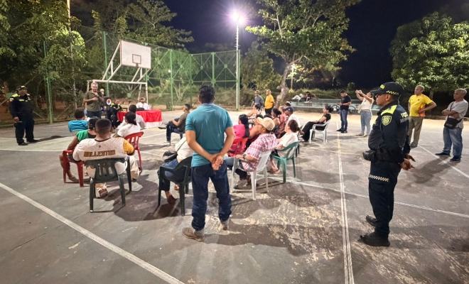 Ciudadanía en sector 20 de Julio del barrio Mocarí en un encuentro comunitario