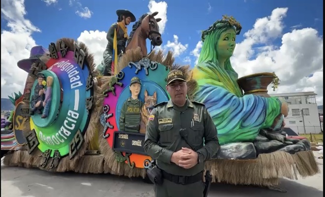  La Polic&iacute;a Nacional presente con la carroza en el Carnaval de Negros y Blancos 2026