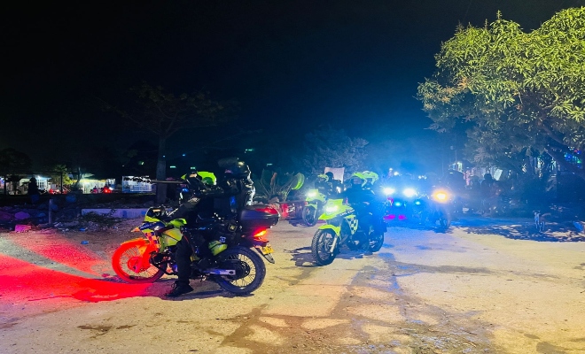 policías patrullando en motocicleta